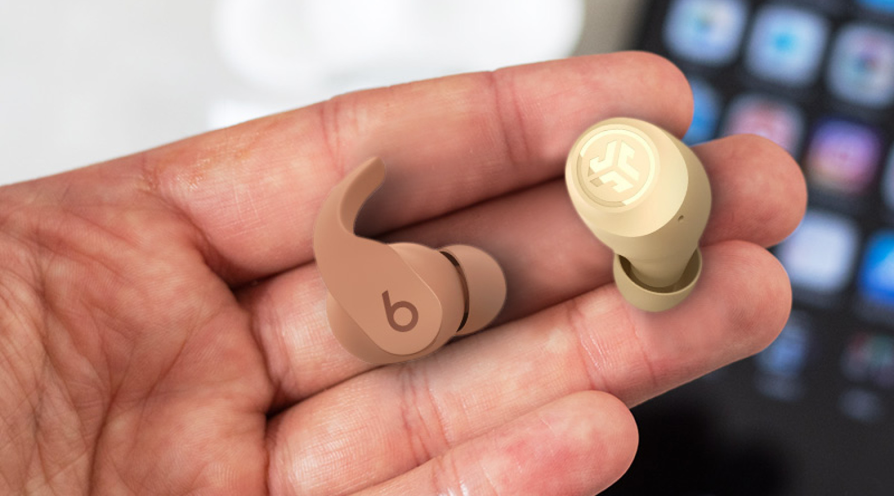 هدفون بیسیم JLab Go Air Tones در برابر Beats Fit Pro x Kim K!