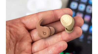 Beats x Kim K در مقابل JLab Go Air Tones: این هدفون ها خیلی بیشتر از آنچه که فکر می کنید، ویژگی های مشترکی دارند.