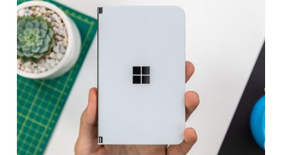 گویا مایکروسافت قصد داشته تا یک Surface Duo ارزان تر با بدنه پلاستیکی هم تولید کند و بعداً پشیمان شده!