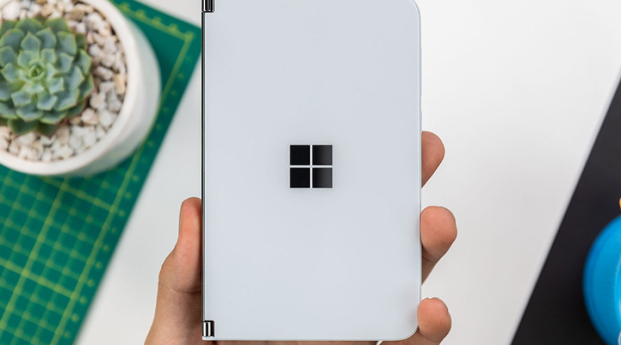 گویا مایکروسافت قصد داشته تا یک Surface Duo ارزان تر با بدنه پلاستیکی هم تولید کند و بعداً پشیمان شده! گویا مایکروسافت قصد داشته تا یک Surface Duo ارزان تر با بدنه پلاستیکی هم تولید کند و بعداً پشیمان شده!