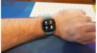 چگونه ردیاب و ساعت هوشمند Fitbit را به تنظیمات کارخانه برگردانیم؟