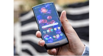 گوشی تاشوی موتورولا Razr 3 با قیمت مناسب و مشخصات فنی قوی می تواند به رقیبی جدی برای گوشی های تاشوی پرچم دار تبدیل شود