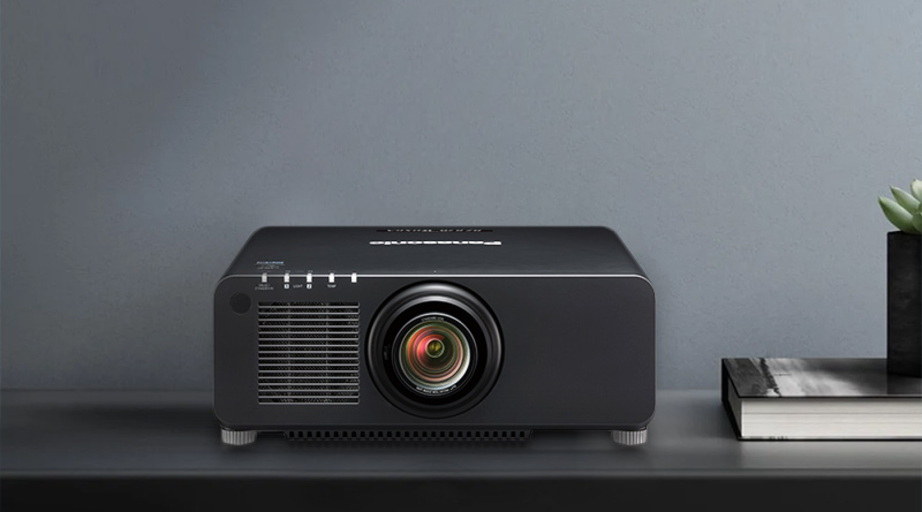 Projecteur Professionnel Panasonic PT-DZ870EK - Occasion (~1400h) - Dimensions 56x50x20 Cm