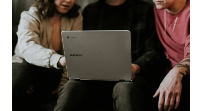 کروم بوک Samsung Galaxy Chromebook 2 360 دستگاهی انعطاف پذیر اما نه چندان قوی از لحاظ سخت افزاری است