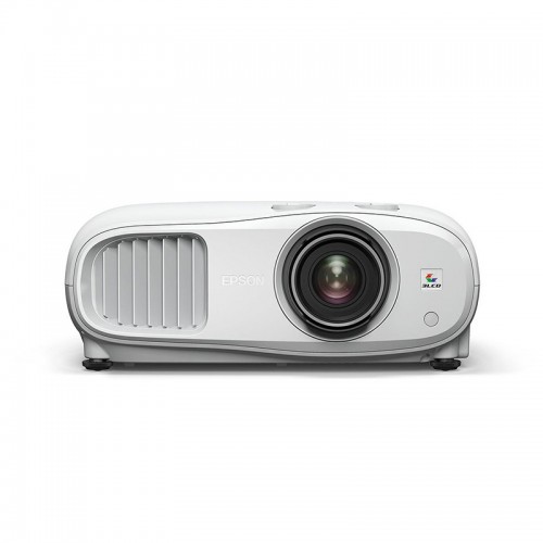 ویدئو پروژکتور 4k اپسون EH-TW7000 قادر به ارائه تصاویر تا ابعاد 500 اینچ را دارد و از یک لامپ تصویر 250 واتی برخوردار است.
