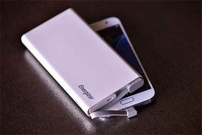 مشخصات و امکانات شارژر همراه انرجایزر Energizer UE10004QC