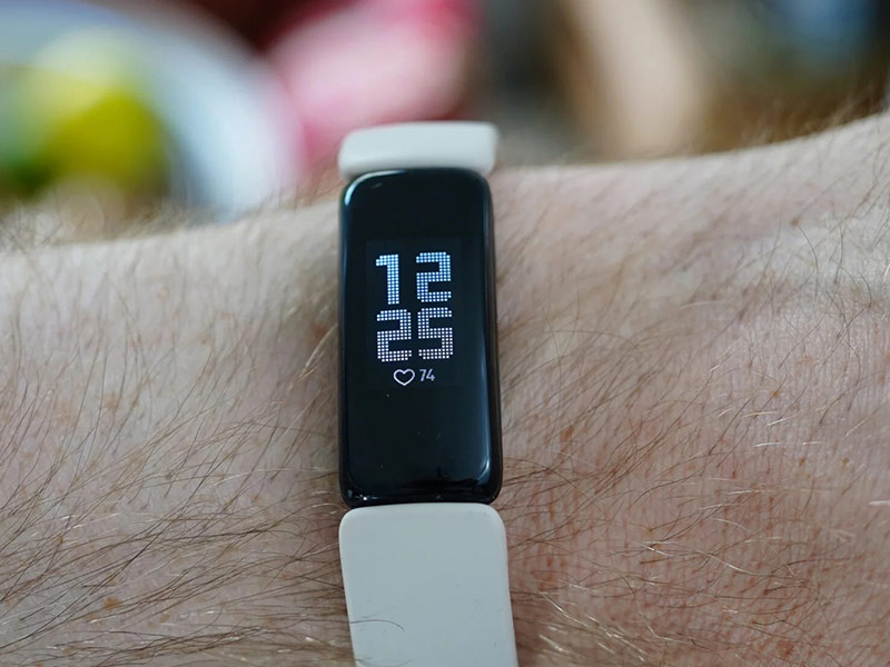 Garmin Vivosmart 5 و Fitbit Inspire 2:  در این مقایسه گارمین برنده می شود یا فیت بیت؟