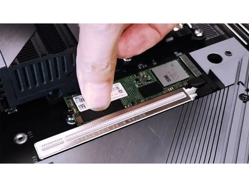 مادربردهای جدید X670 گیگابایت به اسلات های M.2 و PCIe بدون پیچ و ضامن مجهز هستند