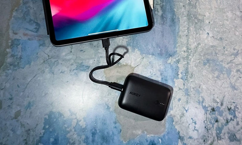 پاوربانک Aukey PB-N83 Mini 10000 mAh USB-C – مینی فست شارژ!